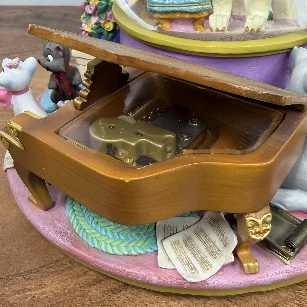 Disney ARISTOCATS Marie SNOW GLOBE Music Box Everybody Wants to Be a Cat